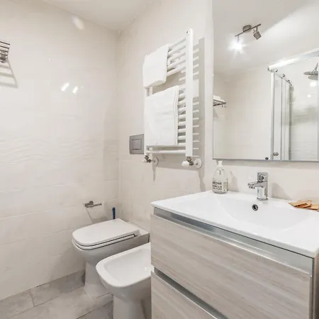 Stylish And Close To Metro *